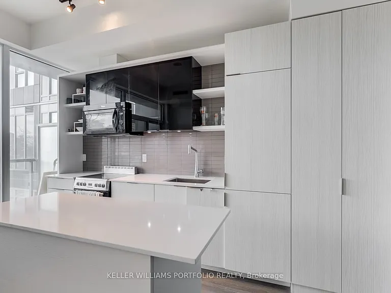 6 Parkwood Ave #516 — Photo 7