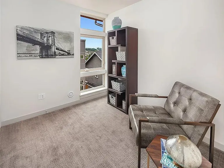118 W Florentia St #B — Photo 7
