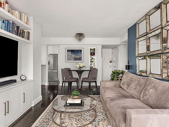 3rd image of 400 E 77th St APT 19A
