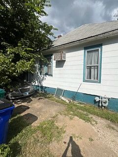 4th image of 1262 E Logan St