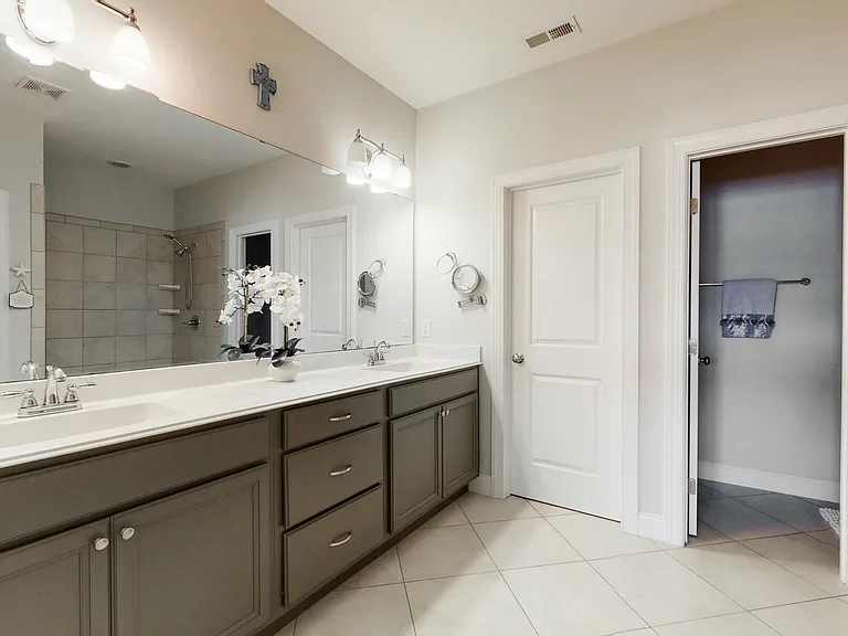 562 W Craftsman Way — Photo 27
