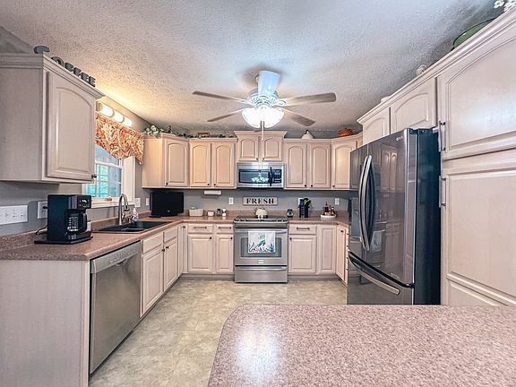4th image of 246 Country Club Ln