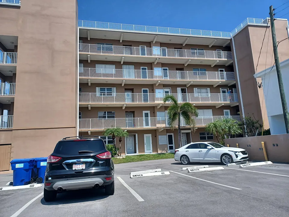 4117 Bougainvilla Dr #401