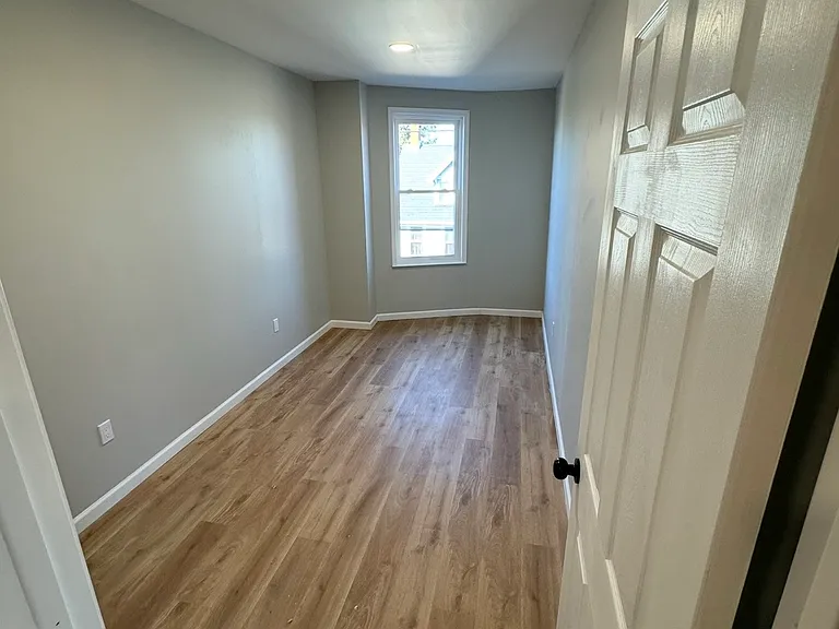 722 E 4th St #3 — Photo 10