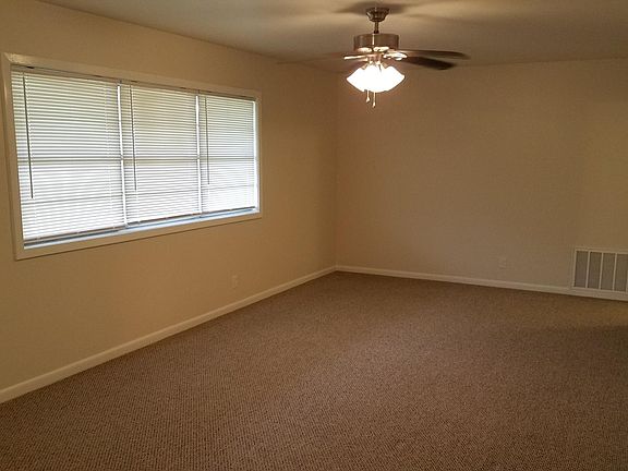 3rd image of 717 Royal Ave