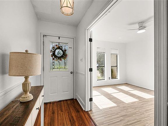 3rd image of 504 Sherwood Ct