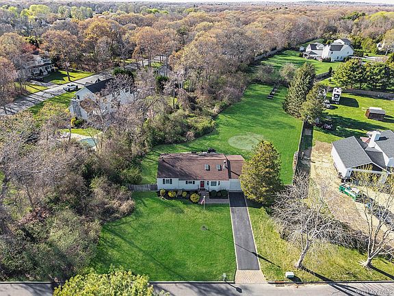 3rd image of 9 Hickory Lane