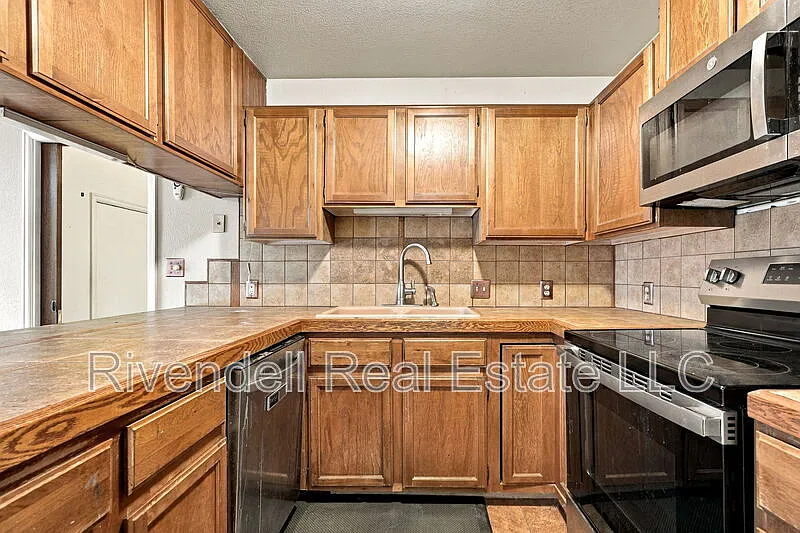 2 bed, 1.0 bath, 1051 sqft, $1,895 — Photo 4