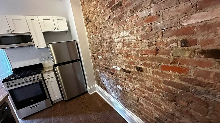 Rented by HOLTON REAL ESTATE INC. | media 26