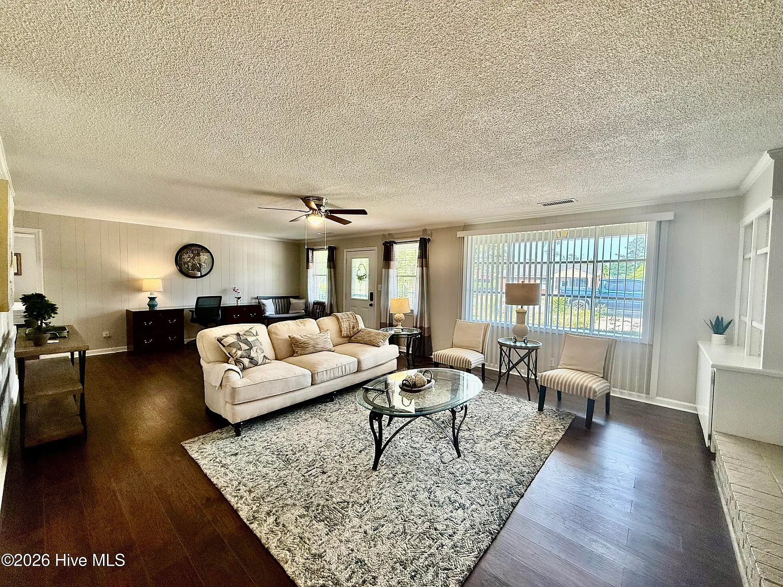 3 bed, 2.0 bath, 1582 sqft, $1,580 — Photo 3
