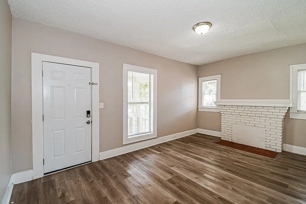3 bed, 2.0 bath, 1395 sqft, $1,415 — Photo 3