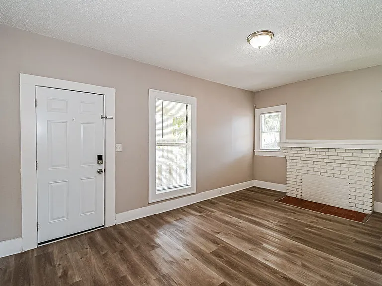 914 Allison St — Photo 3