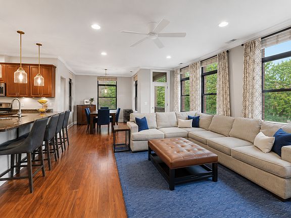 4th image of 1908 W Irving Park Rd APT 201