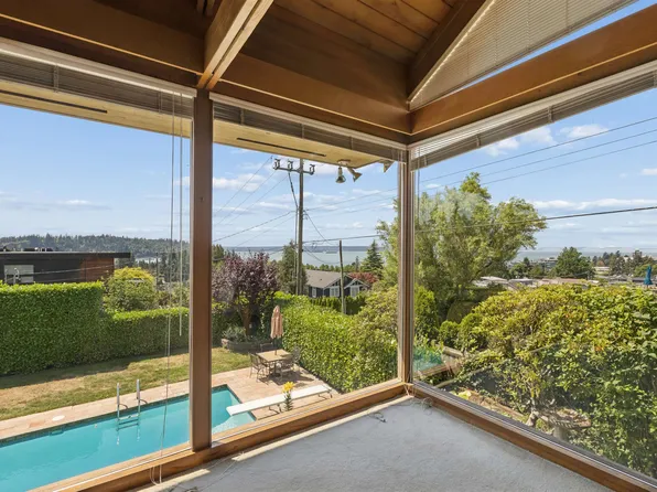 1092 Duchess Ave, West Vancouver, BC V7T 1G9