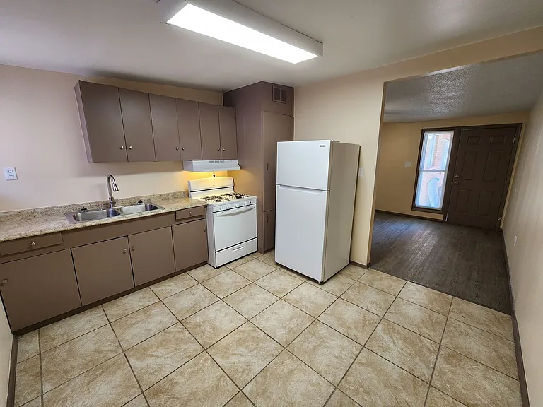 1401-1407 Aspen Dr — Photo 6