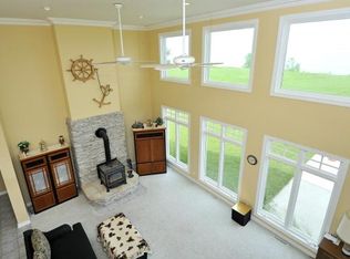 16633 Lakeshore Rd, Two Rivers, WI 54241