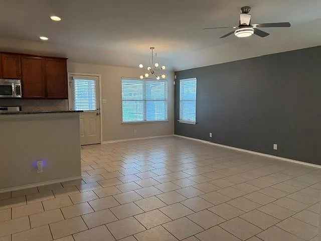 3 bed, 2.0 bath, 1243 sqft, $1,750 — Photo 3