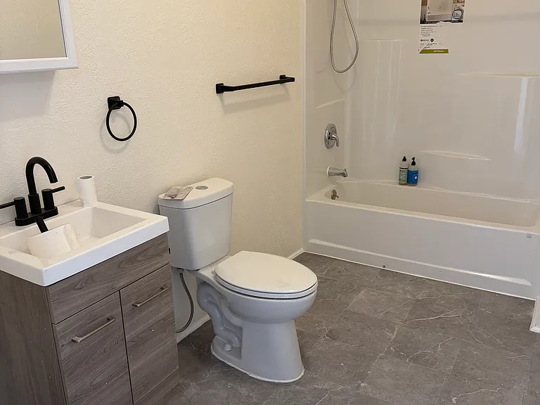 2215 Water Ave NE — Photo 8