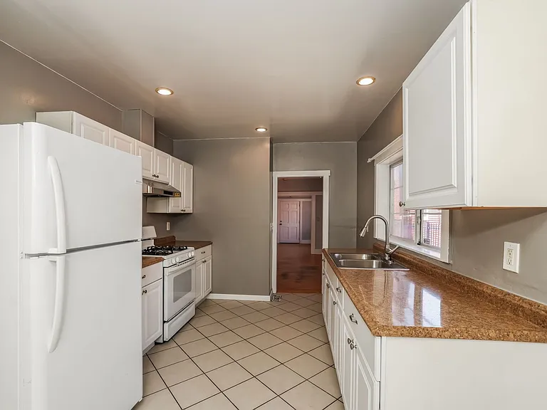 4692 Congress Ave — Photo 12