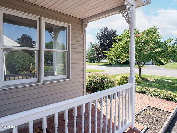 5th image of 212 Birchtree Ln
