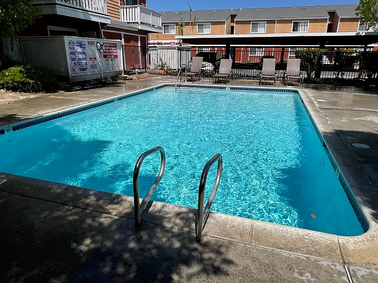 Plymouth Manor Apts — Photo 7