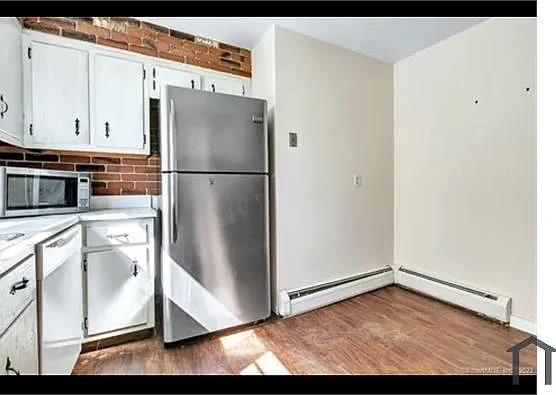 5 bed, 1250 sqft, $6,072 — Photo 2