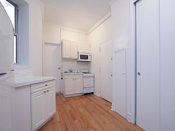 2nd image of 95 E 7th St #3