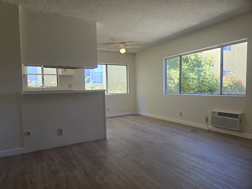 2 bed, 900 sqft, $1,995 — Photo 3