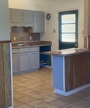 3rd image of 519 Dover Ln
