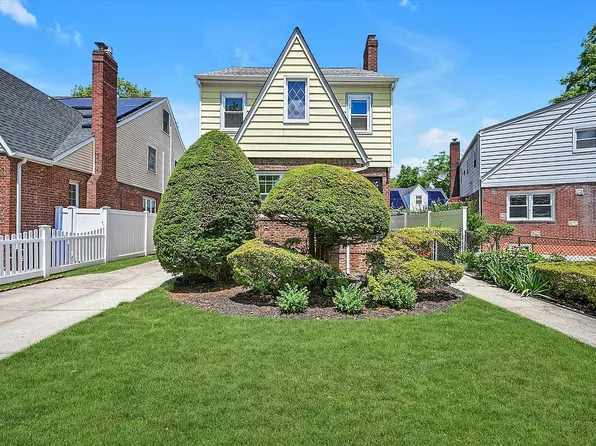 236-11 Seward Ave, Queens Village, NY 11427