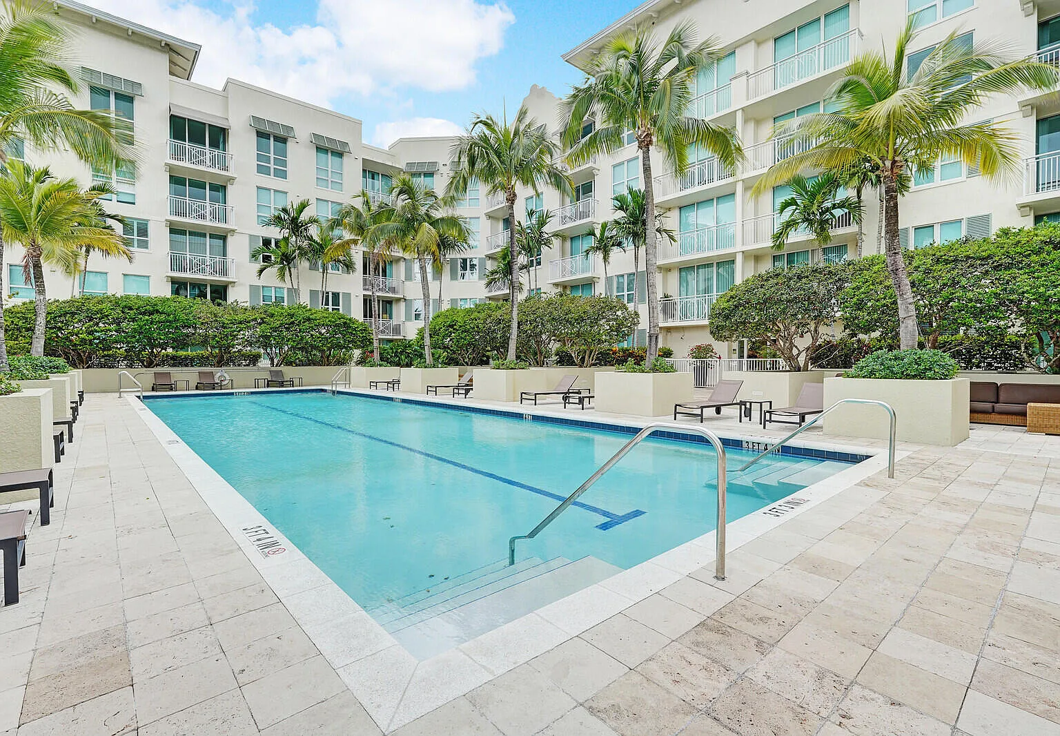 2 bed, 2.0 bath, 1045 sqft, $3,750 — Photo 2