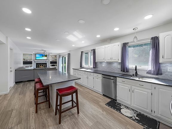 5th image of 565 Liberty Ave
