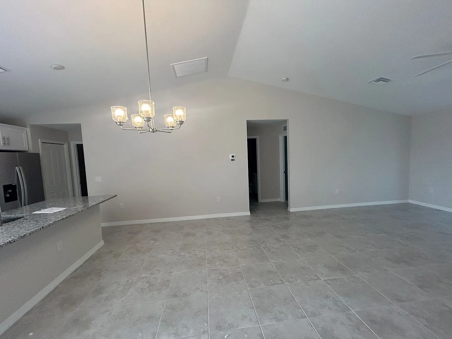 Brand new 4/2 never lived in — Photo 3