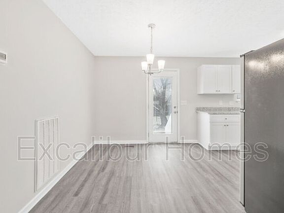 4th image of 2219 Sawmill St