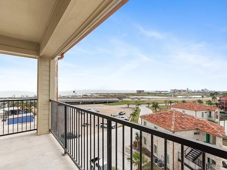 JPAGE-Multifamily-LighthousePointe-1413-2507