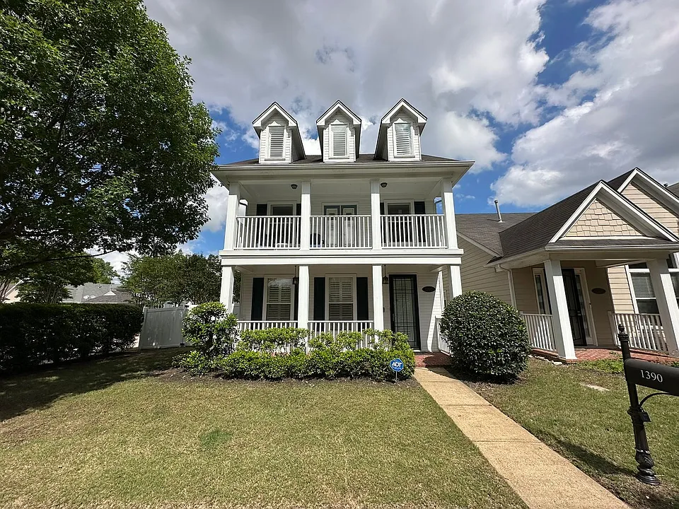 1390 Island Town Dr