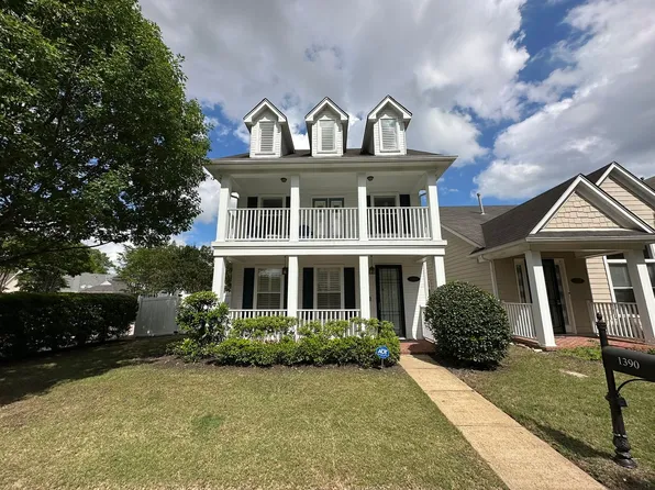 1390 Island Town Dr, Memphis, TN 38103