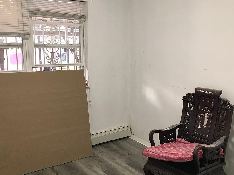 1st image of 11037 15th Ave #1
