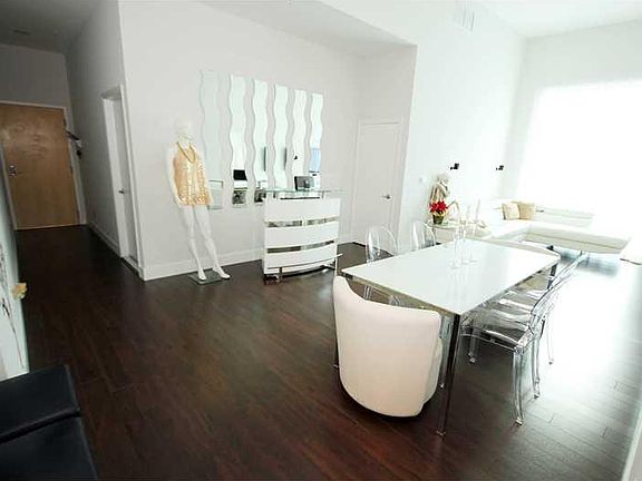 5th image of 253 NE 2nd St APT 308S