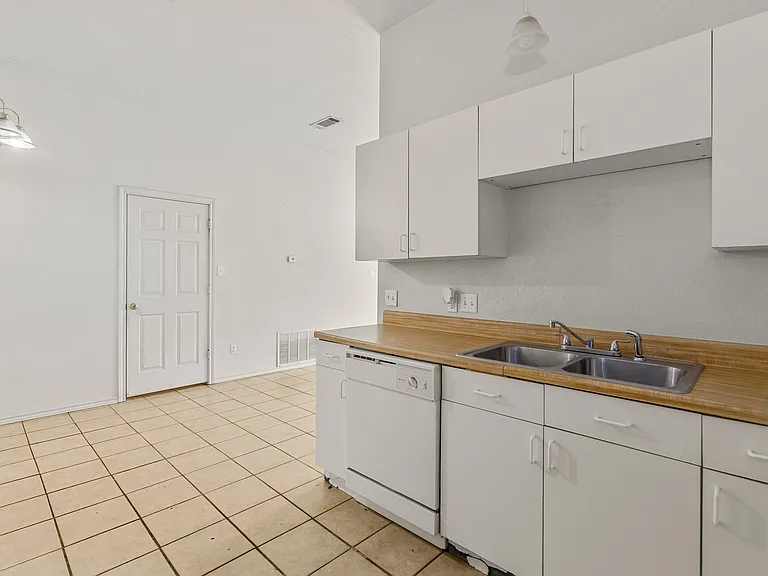 210 Joshua Blvd #210 — Photo 13