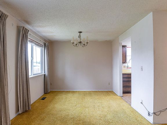 4th image of 10016 Locust Ln