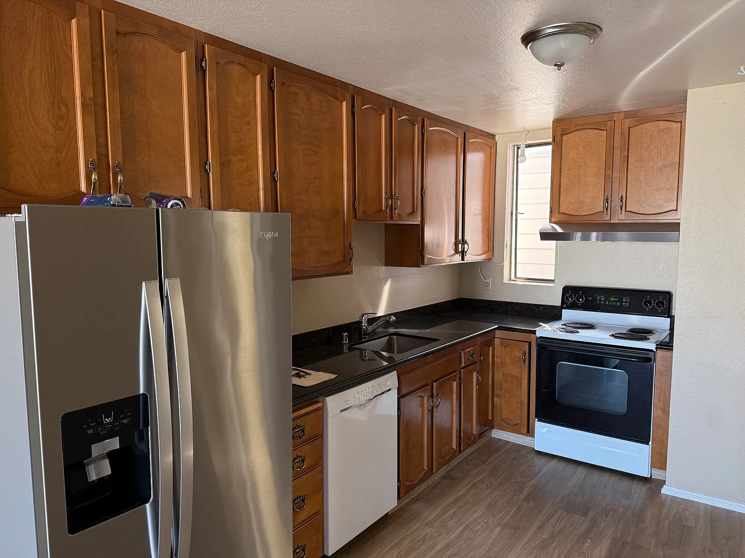 2 bed, 980 sqft, $6,995 — Photo 2