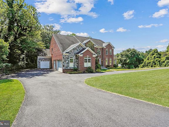 2nd image of 6975 Idylwood Rd