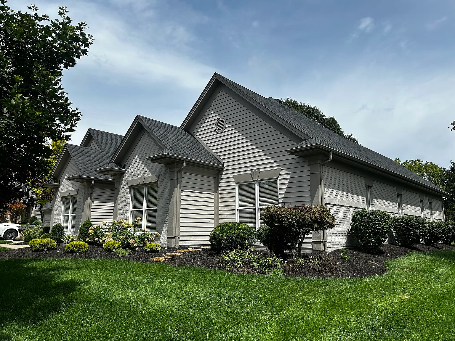 4 bed, 2.5 bath, 2668 sqft, $3,600 — Photo 2