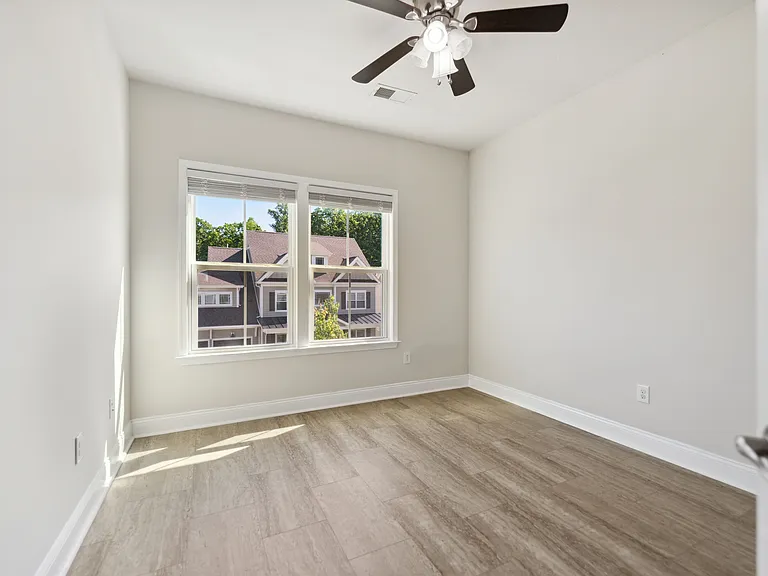 138 Seneca Pl — Photo 1