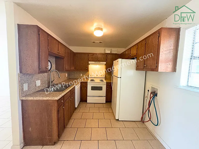 807 W Walnut St #C2 — Photo 5