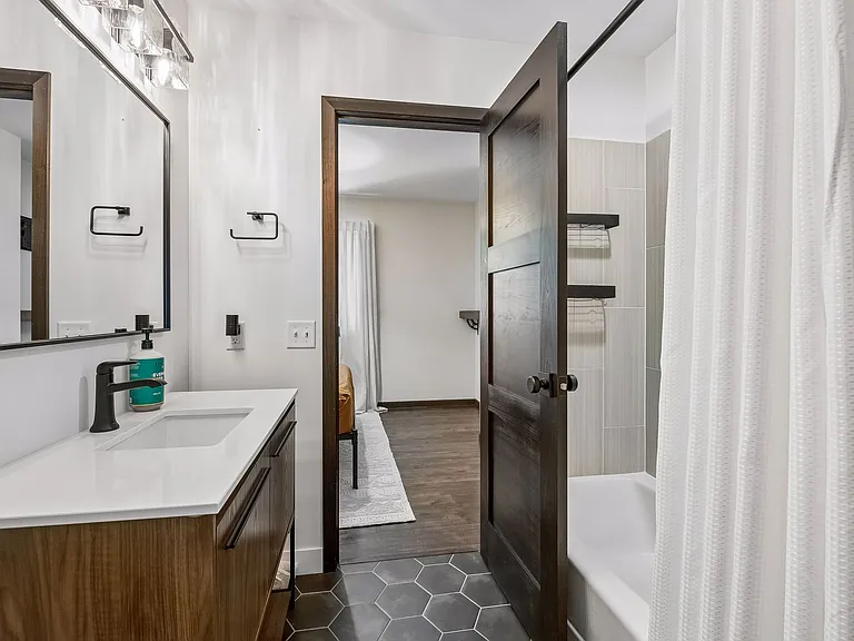 2831 Kenwood Isles Dr — Photo 23