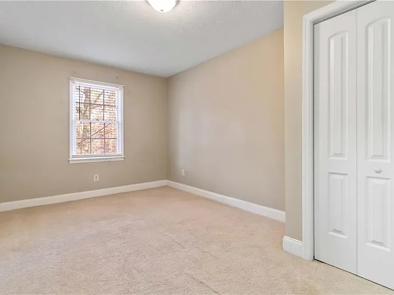 888 Chartley Dr SW — Photo 20