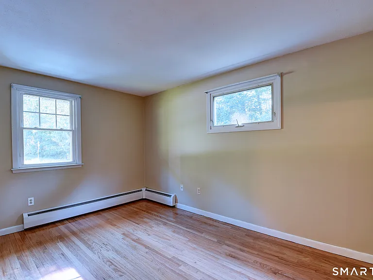 58 Elizabeth Dr — Photo 17