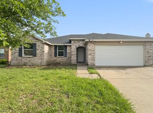 2043 Plains Ct, Grand Prairie, TX 75052
